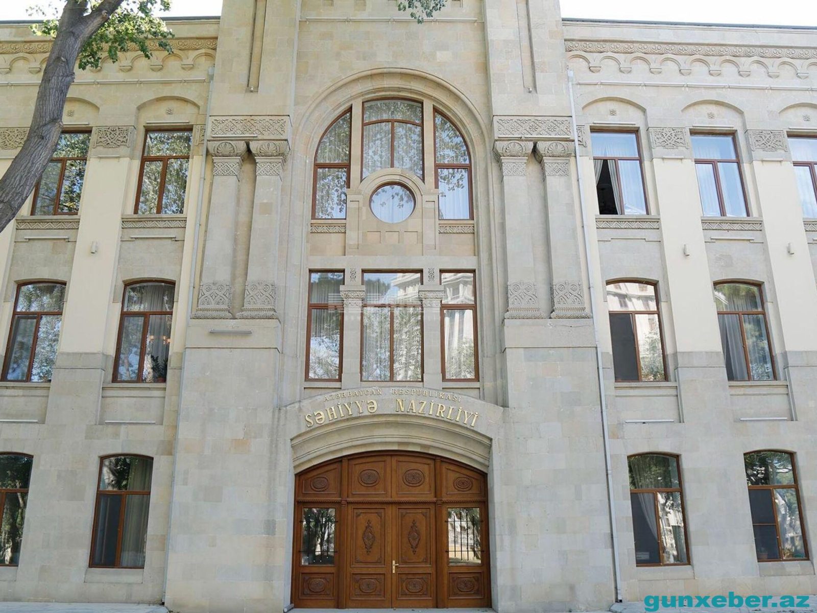 Nazirlikdə “Volqa” ƏMƏLİYYATI: Dövlətdən 10 minlər “yeyən” maşını 3 minə satdılar – SƏNƏDLƏR