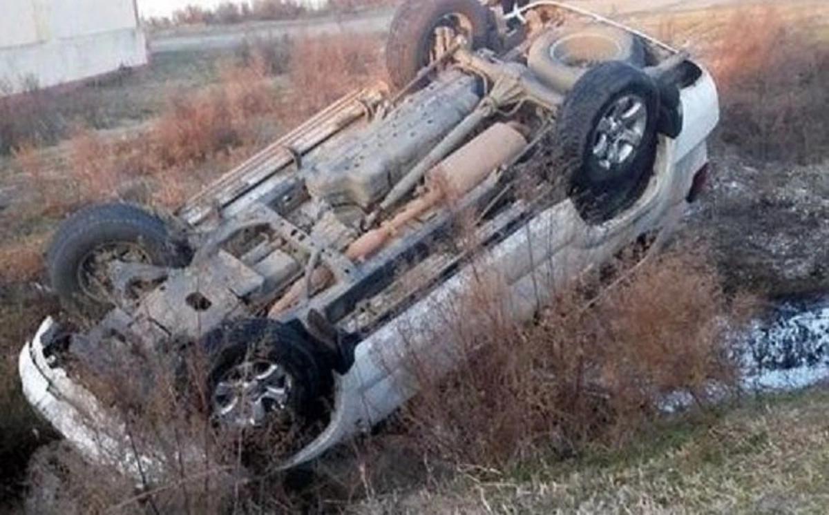 Bakıda DƏHŞƏTLİ CİNAYƏT – Sevgilisini avtomobillə bərabər dərəyə yuvarladı