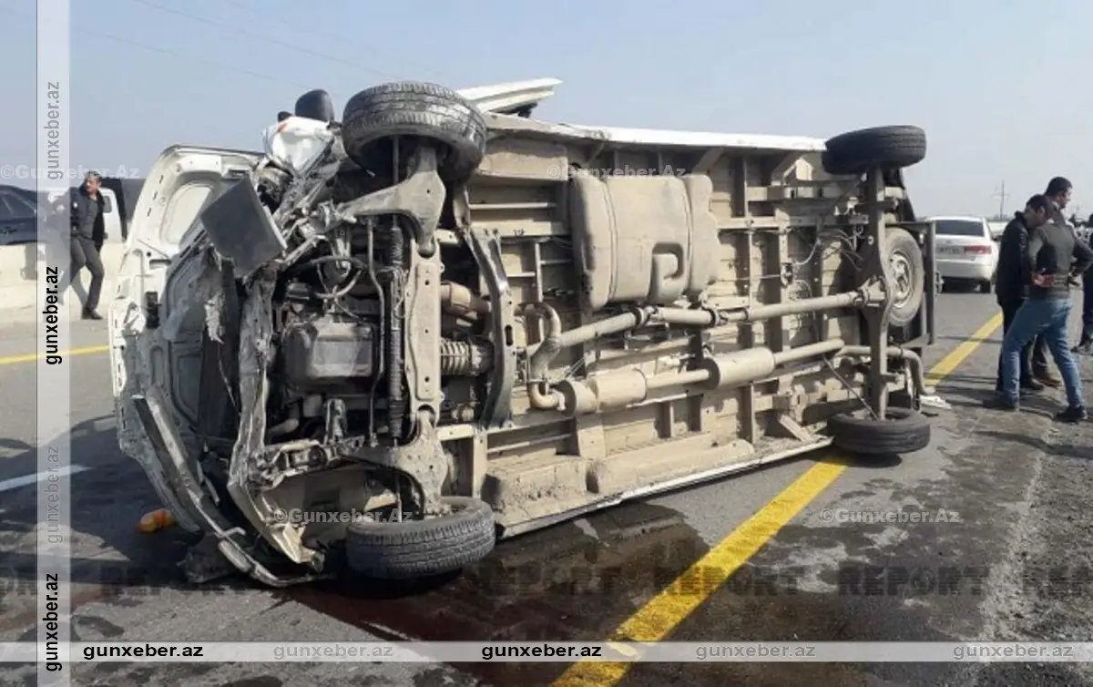 Gədəbəydə içərisində müəllimlərin olduğu mikroavtobus qəzaya düşdü: 20-yə yaxın yaralı var