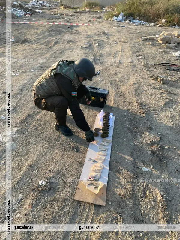 Masazırda bir küçədən 13 qumbara və digər hərbi sursatlar aşkar edilib