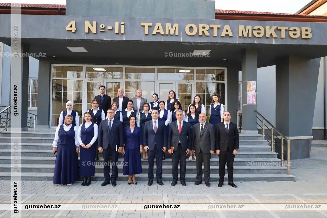 İsmayıllı Rayon İcra Hakimiyyətinin başçısı Nahid Bağırov şəhər 4 nömrəli tam orta məktəbin kollektivi ilə görüş keçirib.